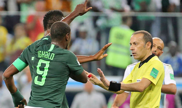 Nigeria-penalty-referee-VAR-Argentina-World-Cup-980008
